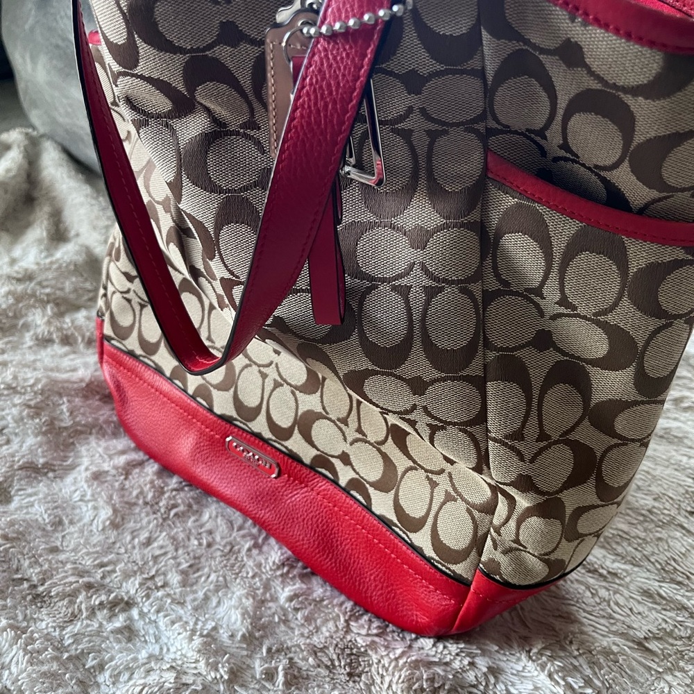 Hermosa bolsa Coach roja /café Solo Una vez usada - Picture 2 of 9